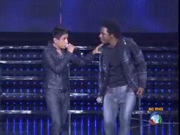 Israel e Tom relembram parceria e cantam em dupla Israel e Tom relembram parceria e cantam em dupla
